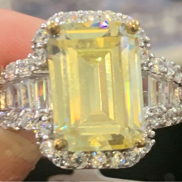 Gorgeous Canary  and white diamonds in Rhodium over sterling silver. Size 10 - Picture 7 of 7